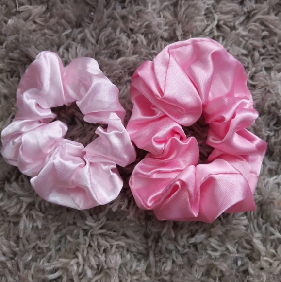 2 pink Scrunchies - Picture 1 of 2